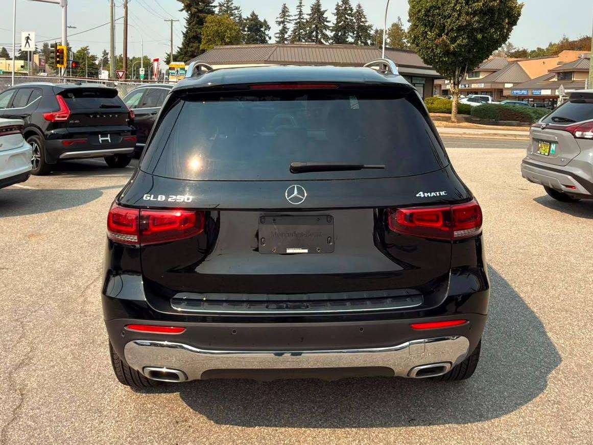 2023 Mercedes-Benz GLB — view 6