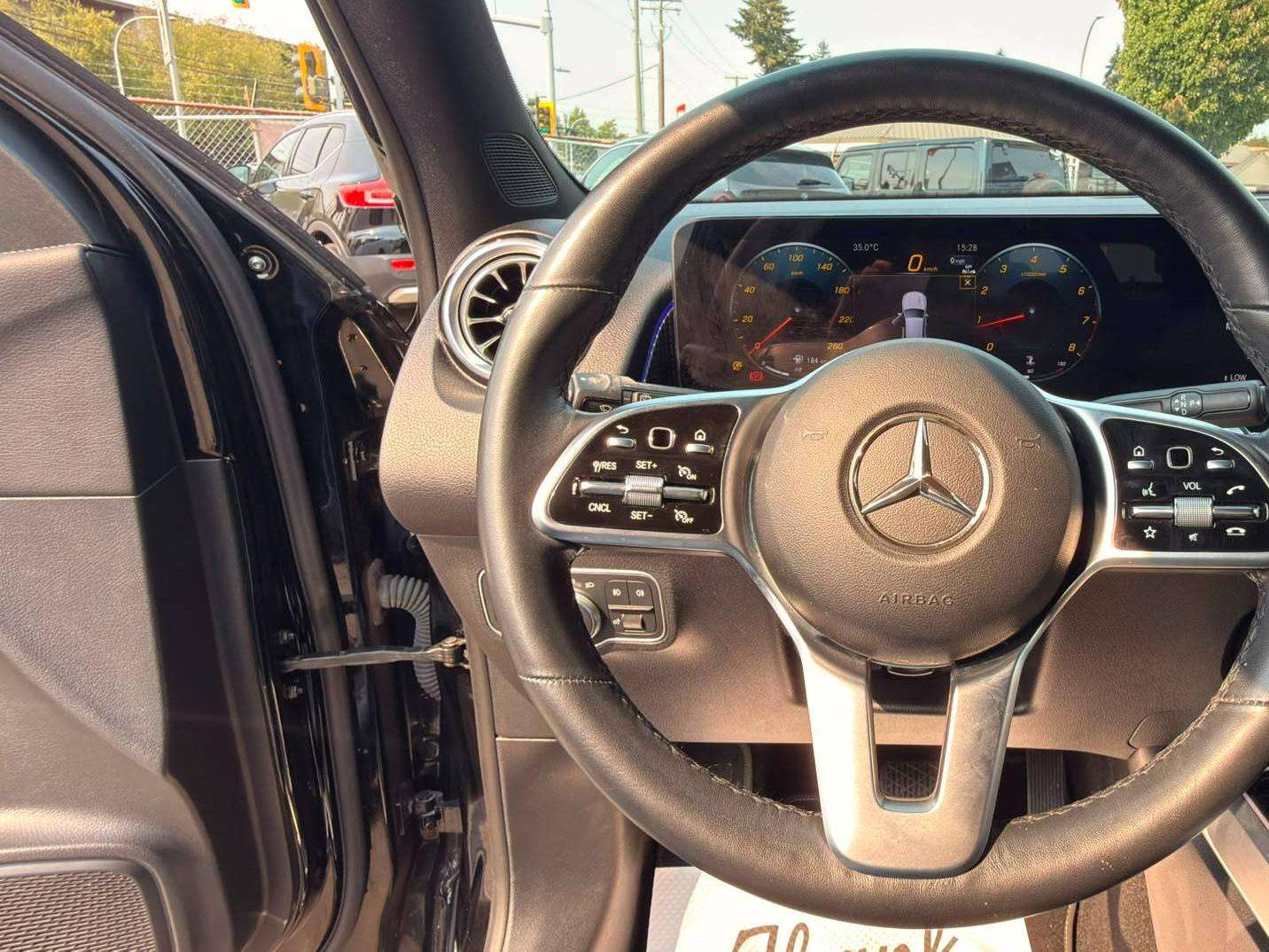 2023 Mercedes-Benz GLB — view 16