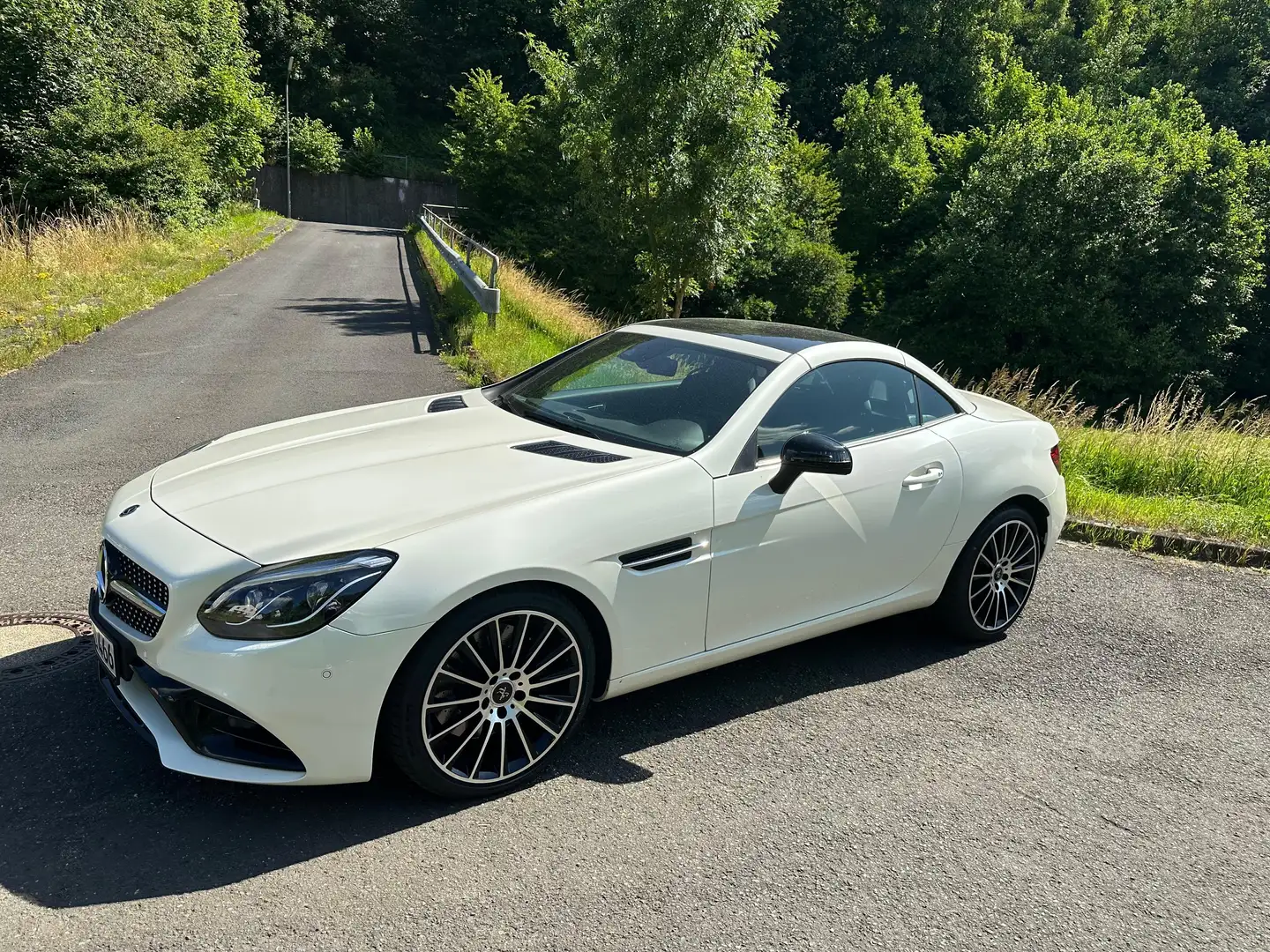 Mercedes-Benz SLC 300 9G-TRONIC - 1