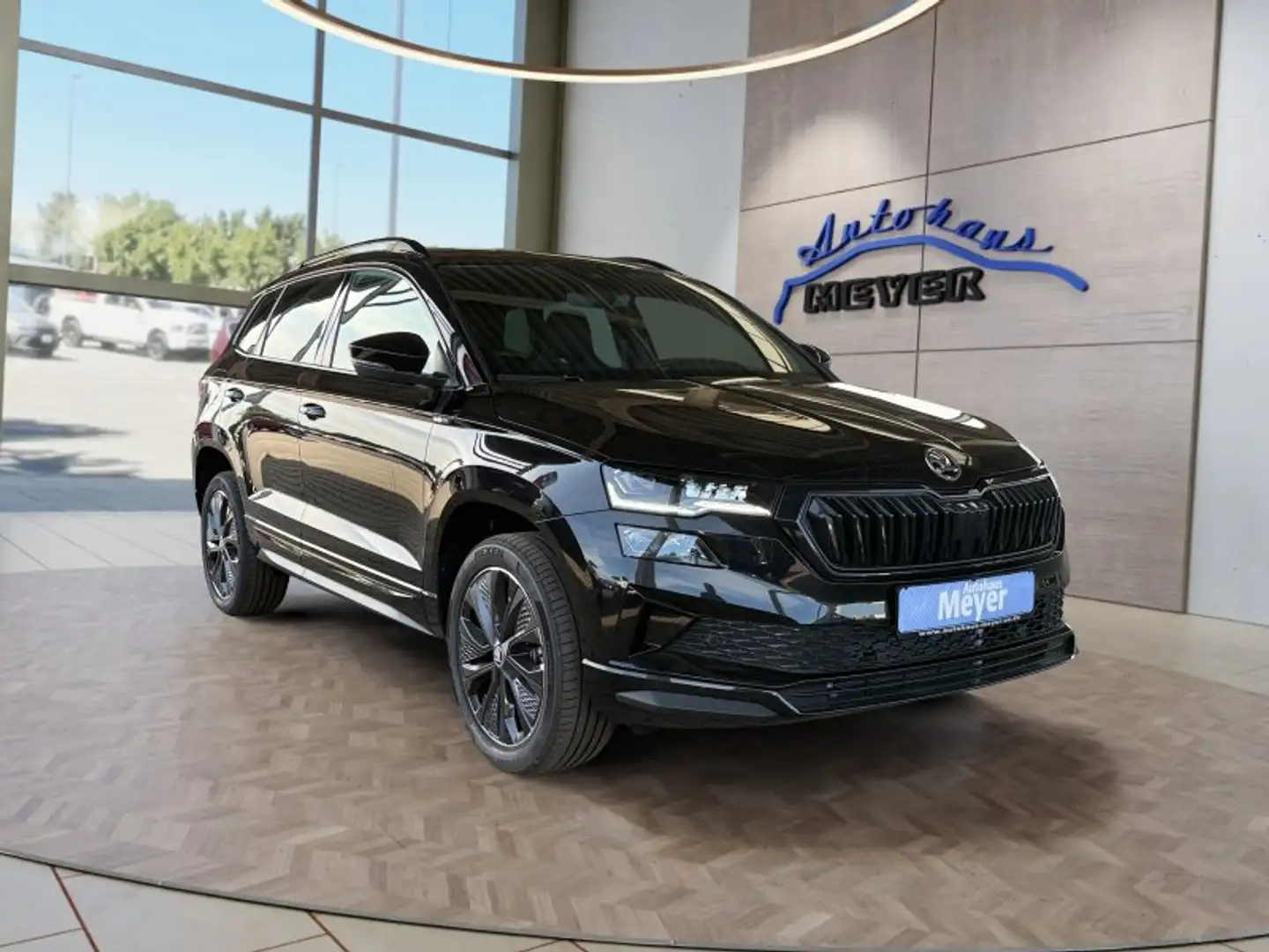 Skoda Karoq Sportline 1,5TSI aAHK/ACC/Navi/Matrix/Kessy/Kamera Zwart - 1