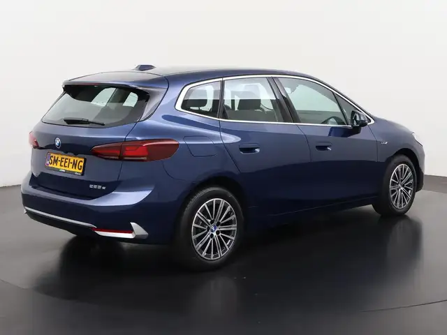 BMW 2 Series view 4