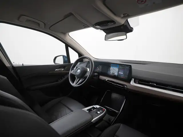 BMW 2 Series view 2