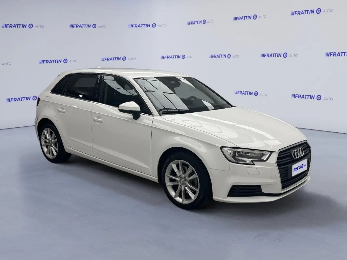 Audi A3 SPB 1.6 TDI Business Bianco - 2
