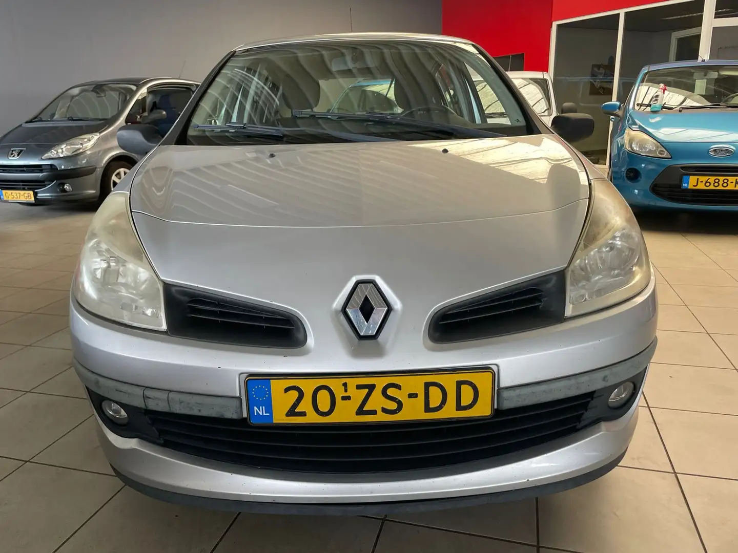 Renault Clio 1.2-16V Special Line wij frissen de voorraad op - Grijs - 2