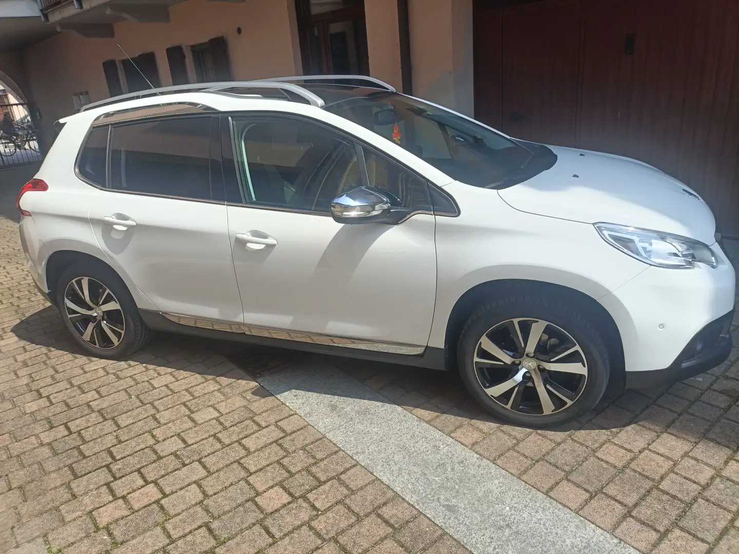Peugeot 2008 1.6 e-hdi 8v Allure s&s 115cv Bianco - 1