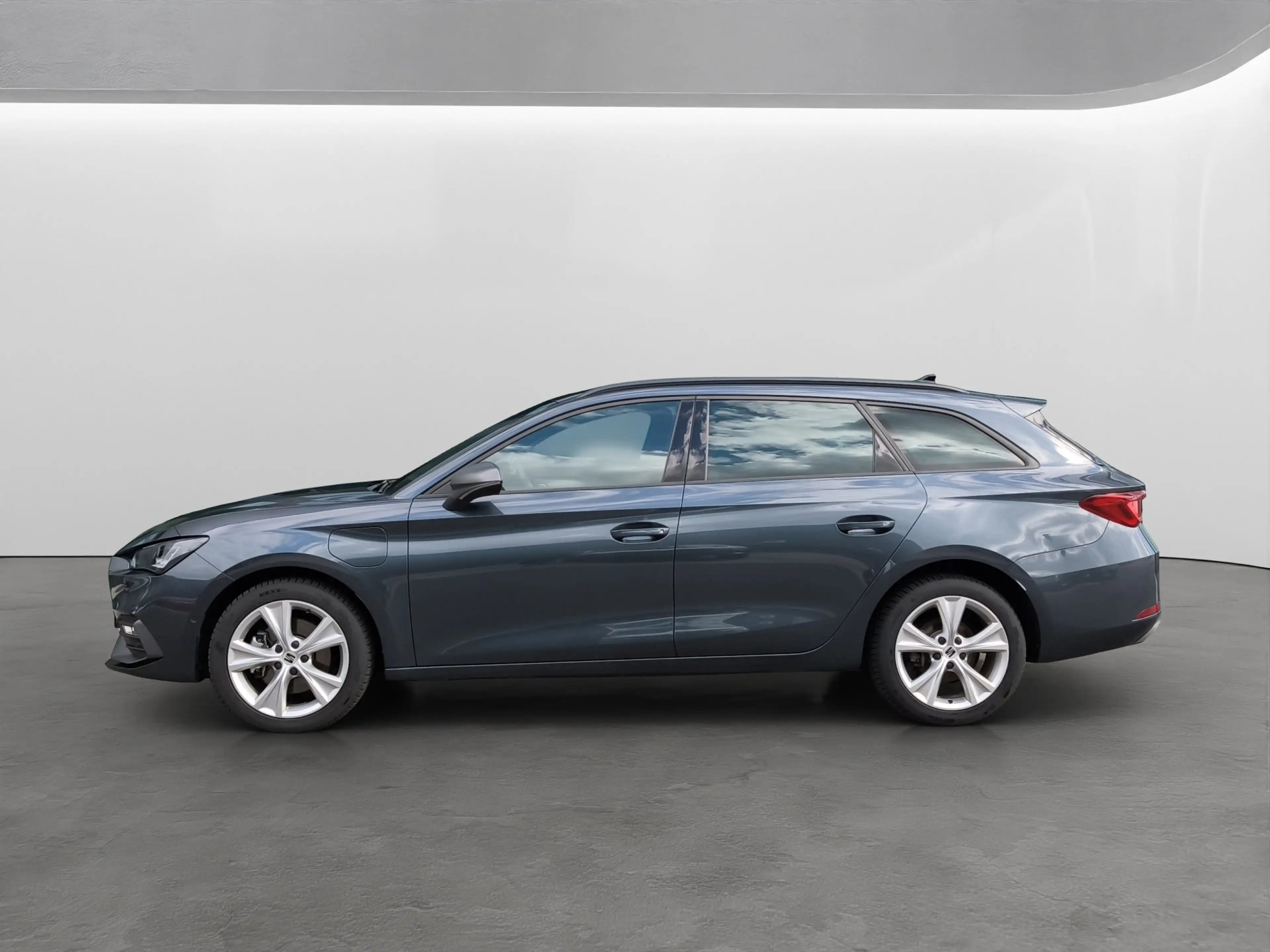 SEAT Leon e-Hybrid Leon Sportstourer 1.5 e-Hybrid DSG FR LED NAVI ACC — photo 4