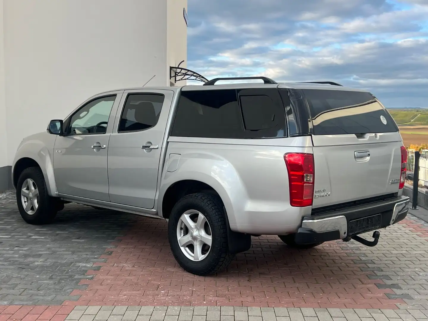 Isuzu D-Max DoKa 4WD LS*NUR 125TKM*1HAND*HARDTOP*AHK* Blau - 2