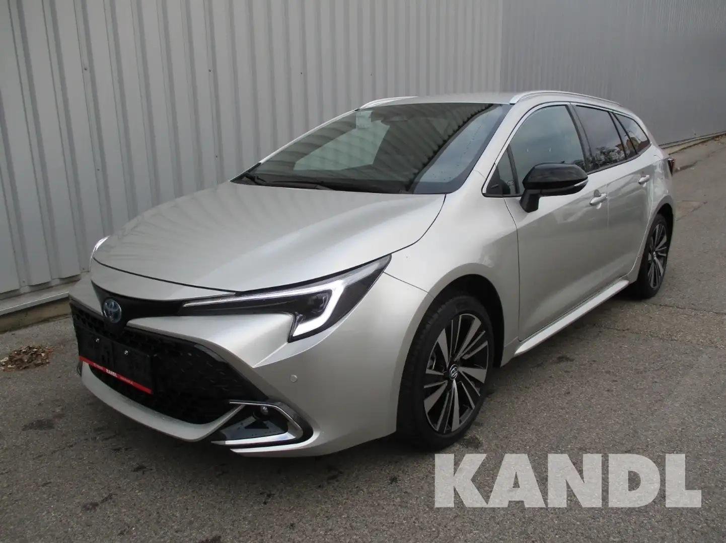 Toyota Corolla 1.8 Hybrid Touring Sports Active Drive Silber - 1