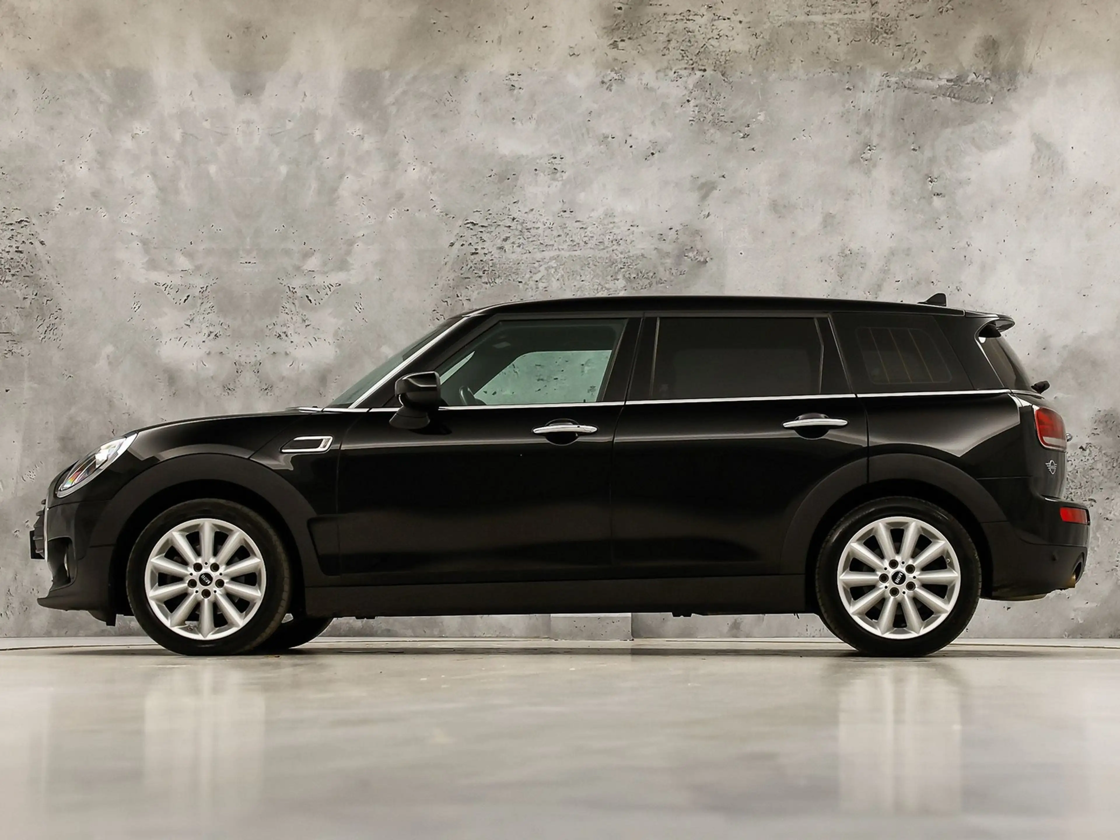 MINI One Clubman 1.5 Sport Automaat (FACELIFT, NAVIGATIE, DEALER ON — photo 2