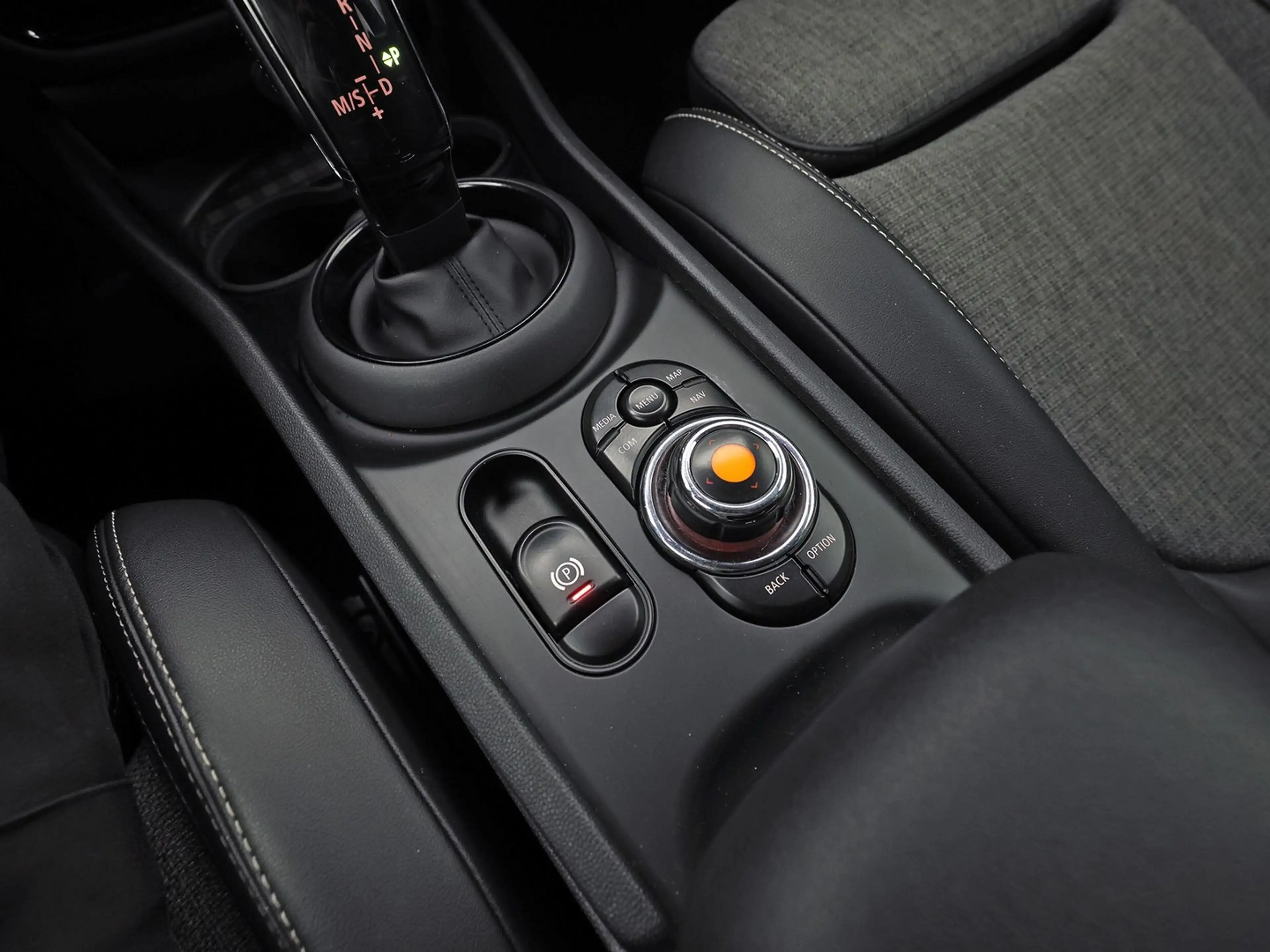 MINI One Clubman 1.5 Sport Automaat (FACELIFT, NAVIGATIE, DEALER ON — photo 24