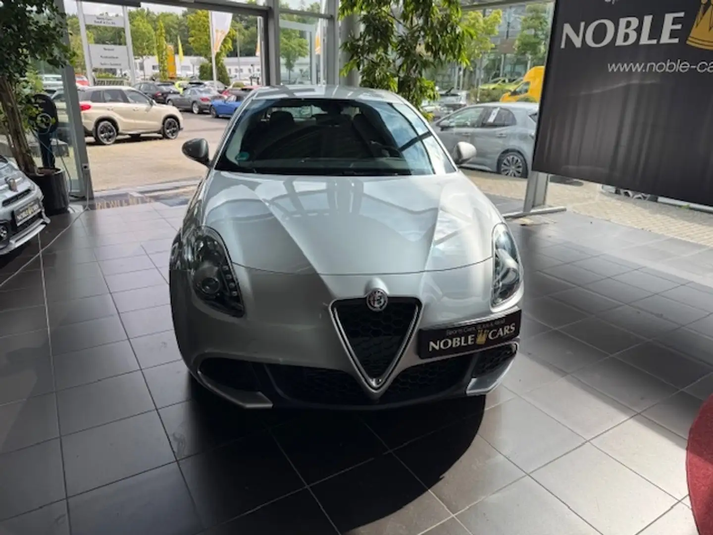 Alfa Romeo Giulietta Basis KLIMA NAVI Silber - 2