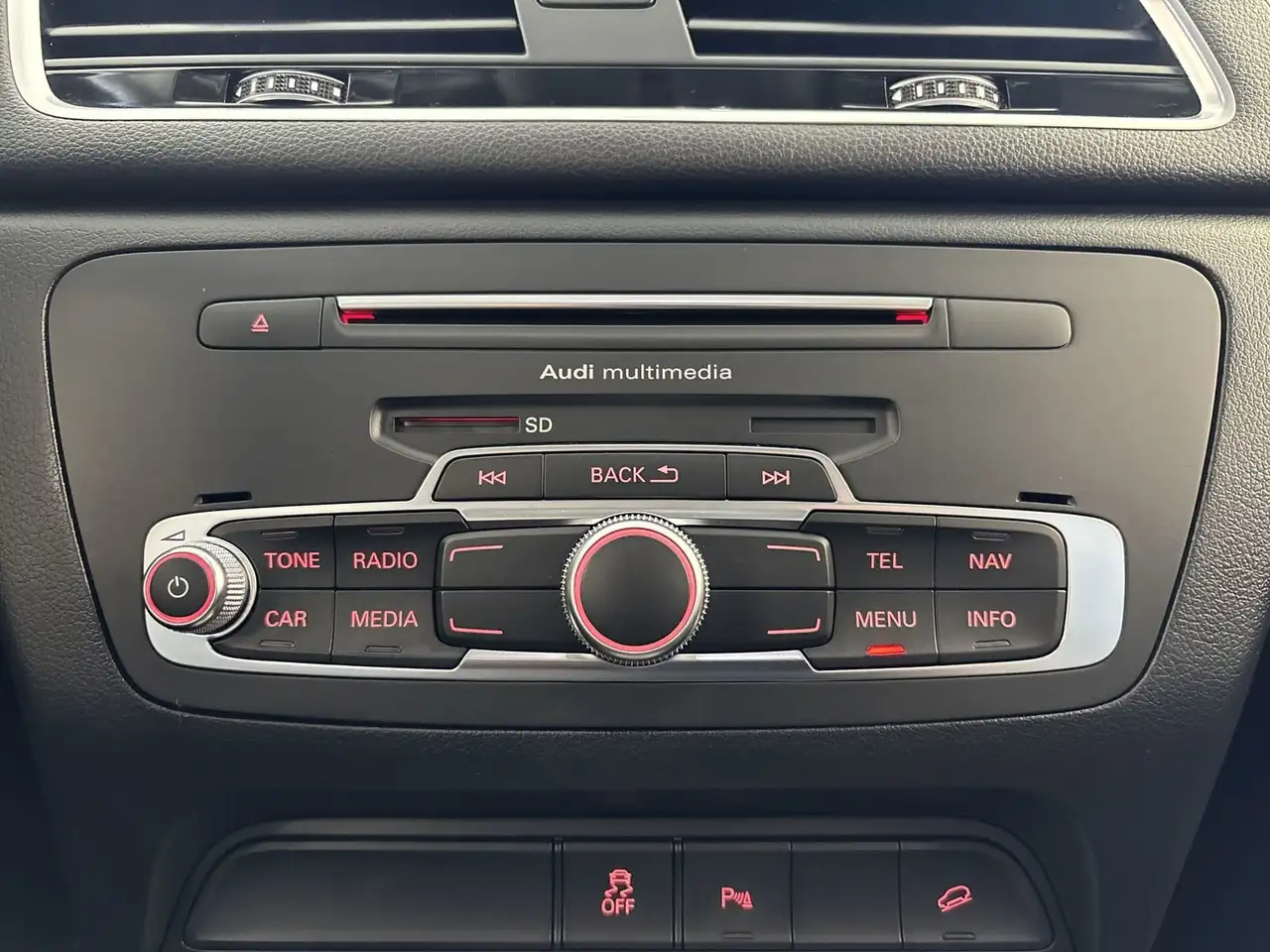 Audi Q3 снимка Audi Q3