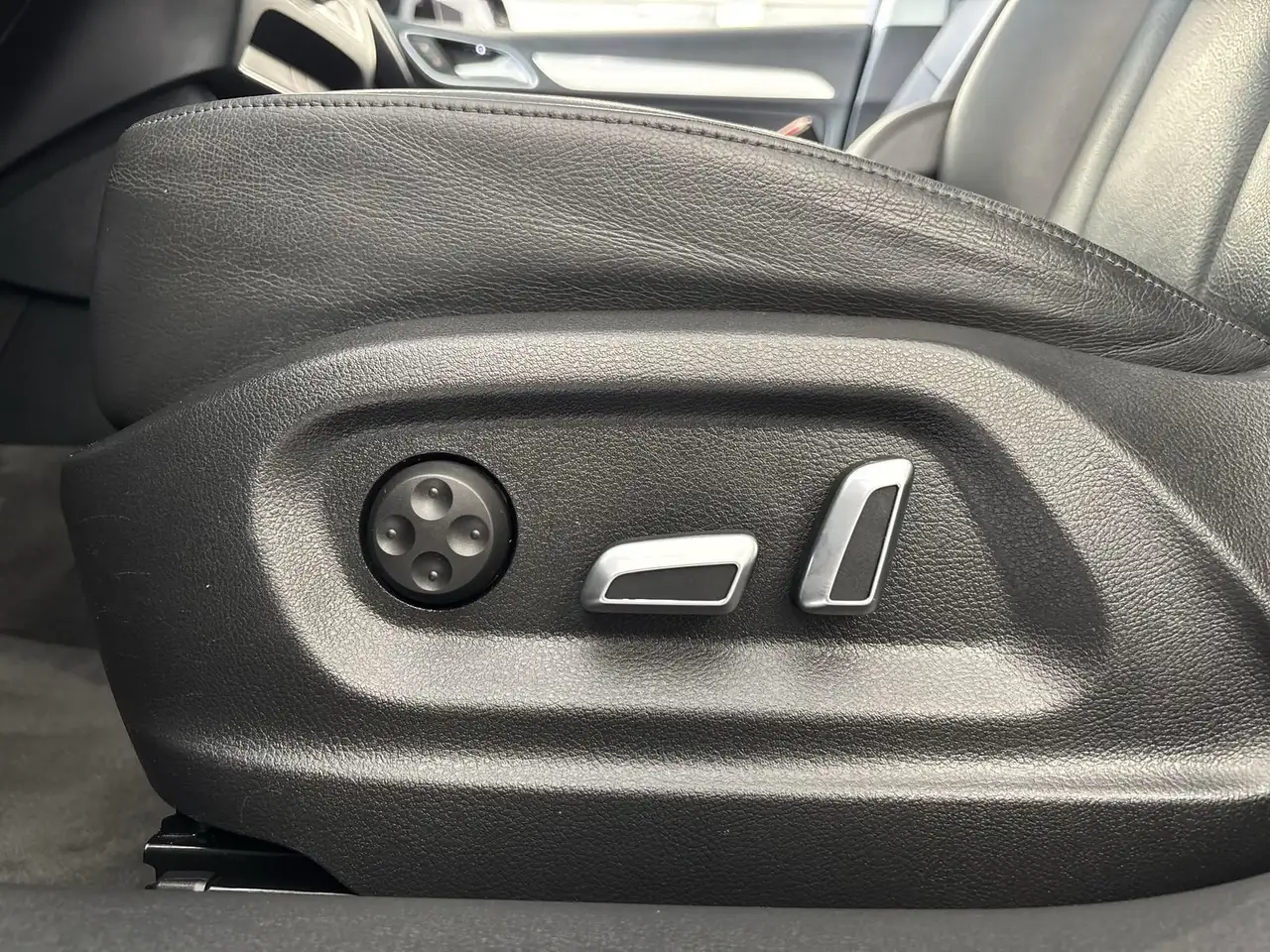 Audi Q3 снимка Audi Q3