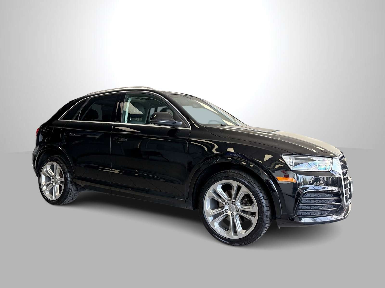 2018 Audi Q3 Progressiv-Panoramic Sunroof | Liftgate | Heated S alt 2