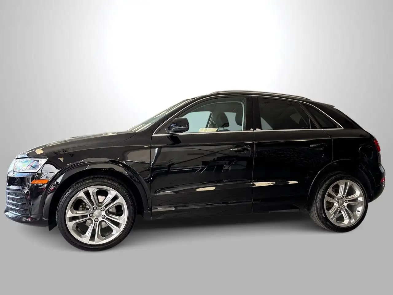 Audi Q3 снимка Audi Q3