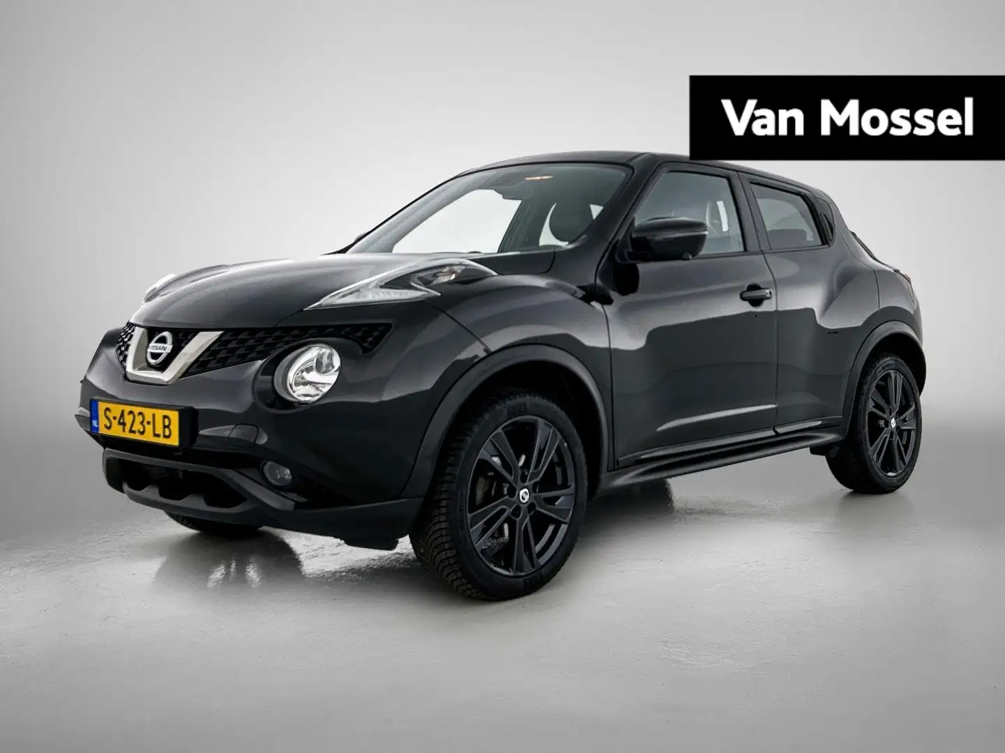 Nissan Juke 1.6 N-Connecta | ACHTERUITRIJCAMERA | STOELVERWARM Zwart - 1