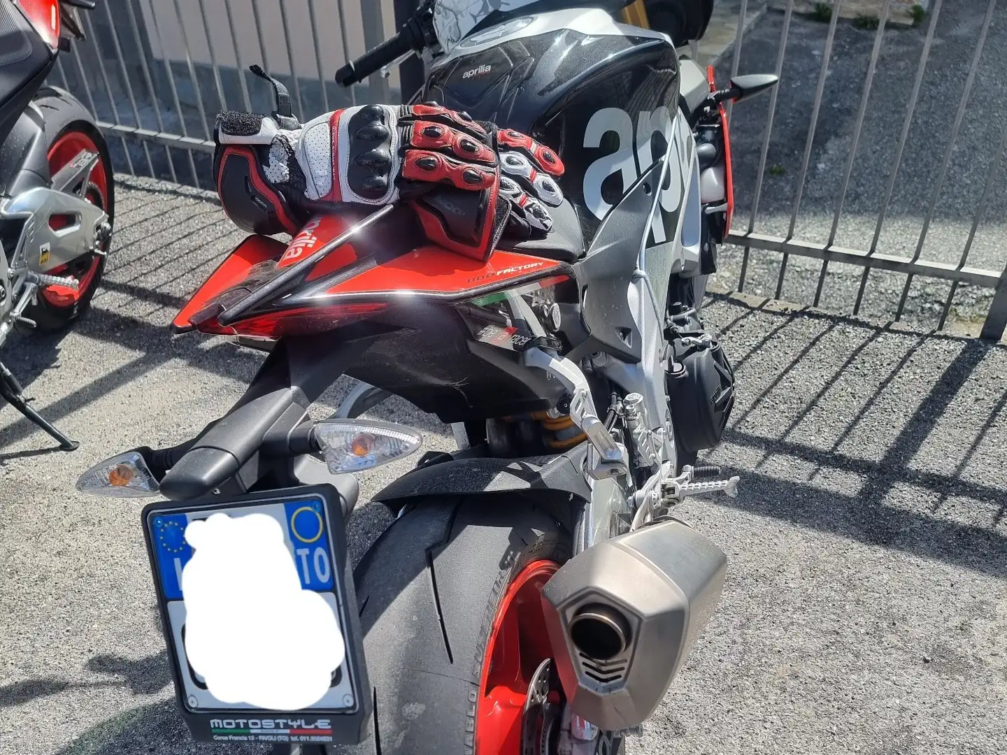 Aprilia Tuono V4 factory Argintiu - 2