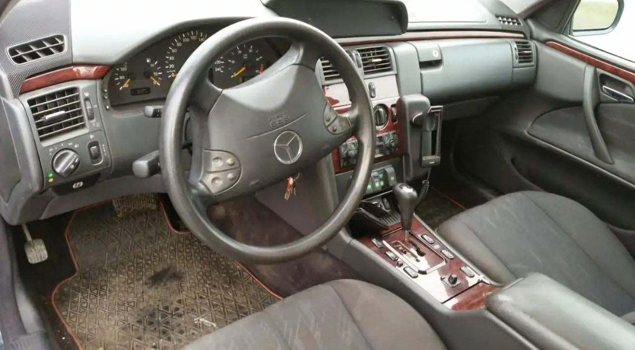 Mercedes-Benz E 220 T CDI Classic, foto 8