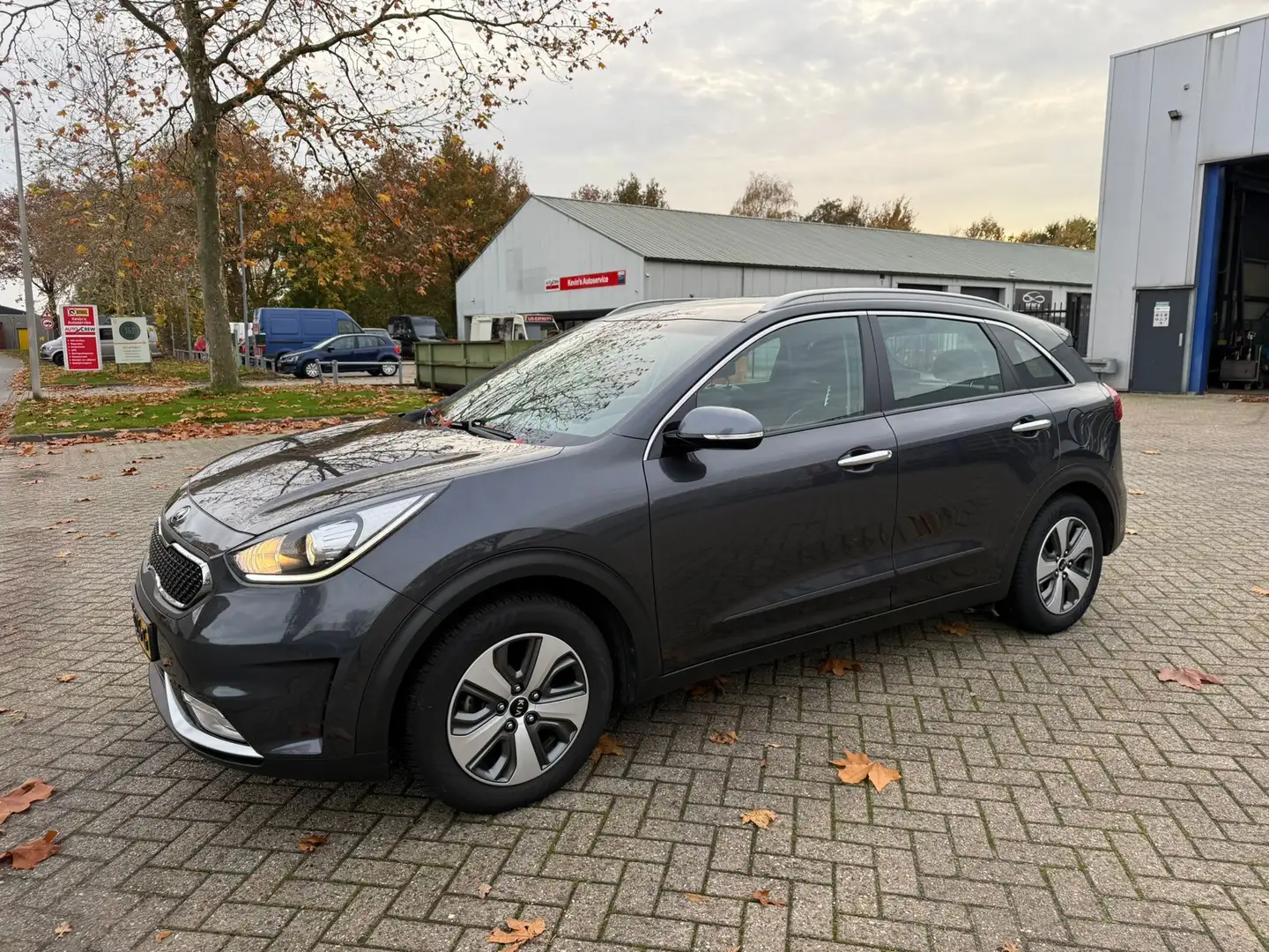 Kia Niro 1.6 GDi Hybrid ExecutiveLine netto export Grijs - 1
