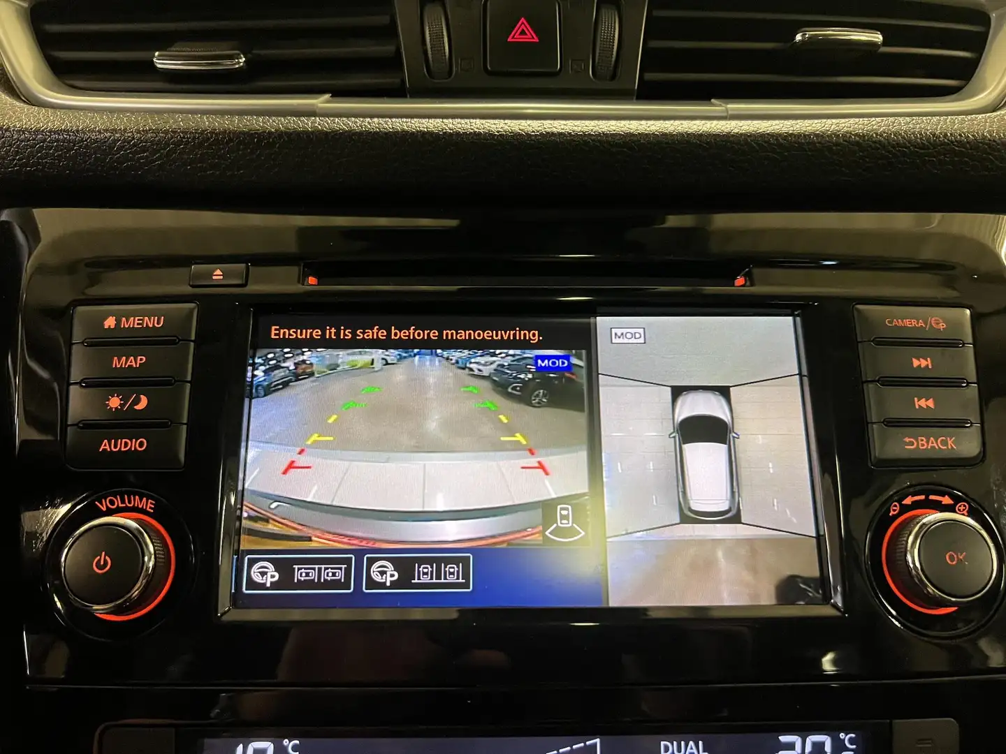 Nissan Qashqai 1.3 DIG-T Tekna |  360º Camera | Panoramadak | Nav Grijs - 2