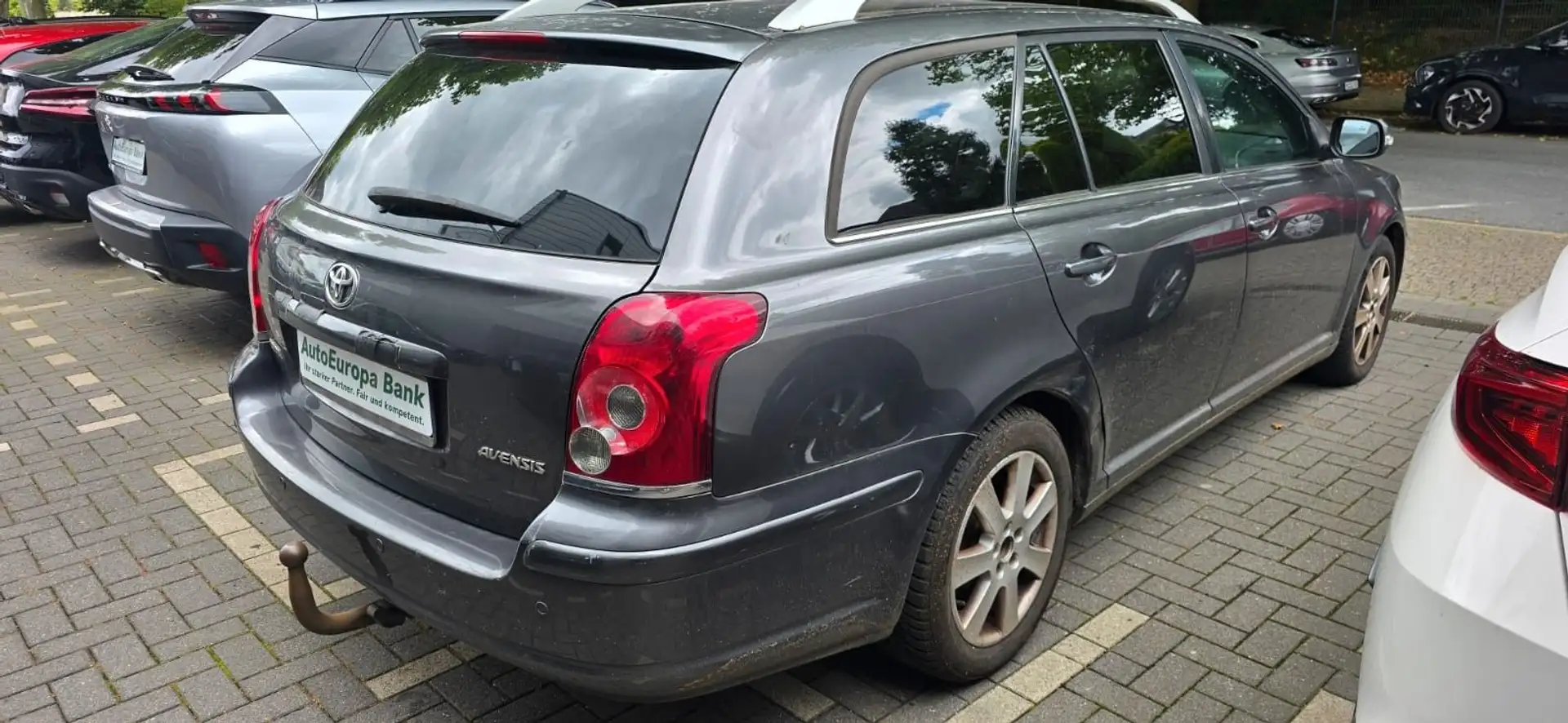 Toyota Avensis Kombi 1.8 Travel Klimaauto Navi Allwette Grau - 2