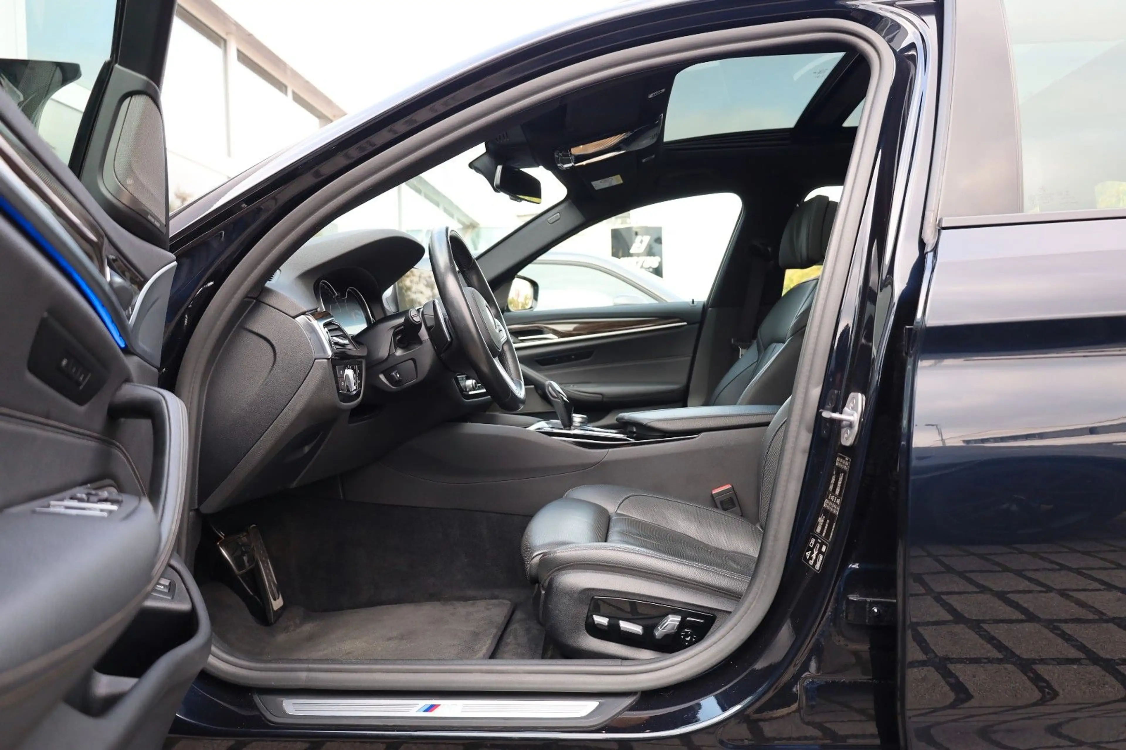 BMW 540 i xDrive Touring/DE/360*/HUD/HK/PANO/ACC/R18 — photo 8