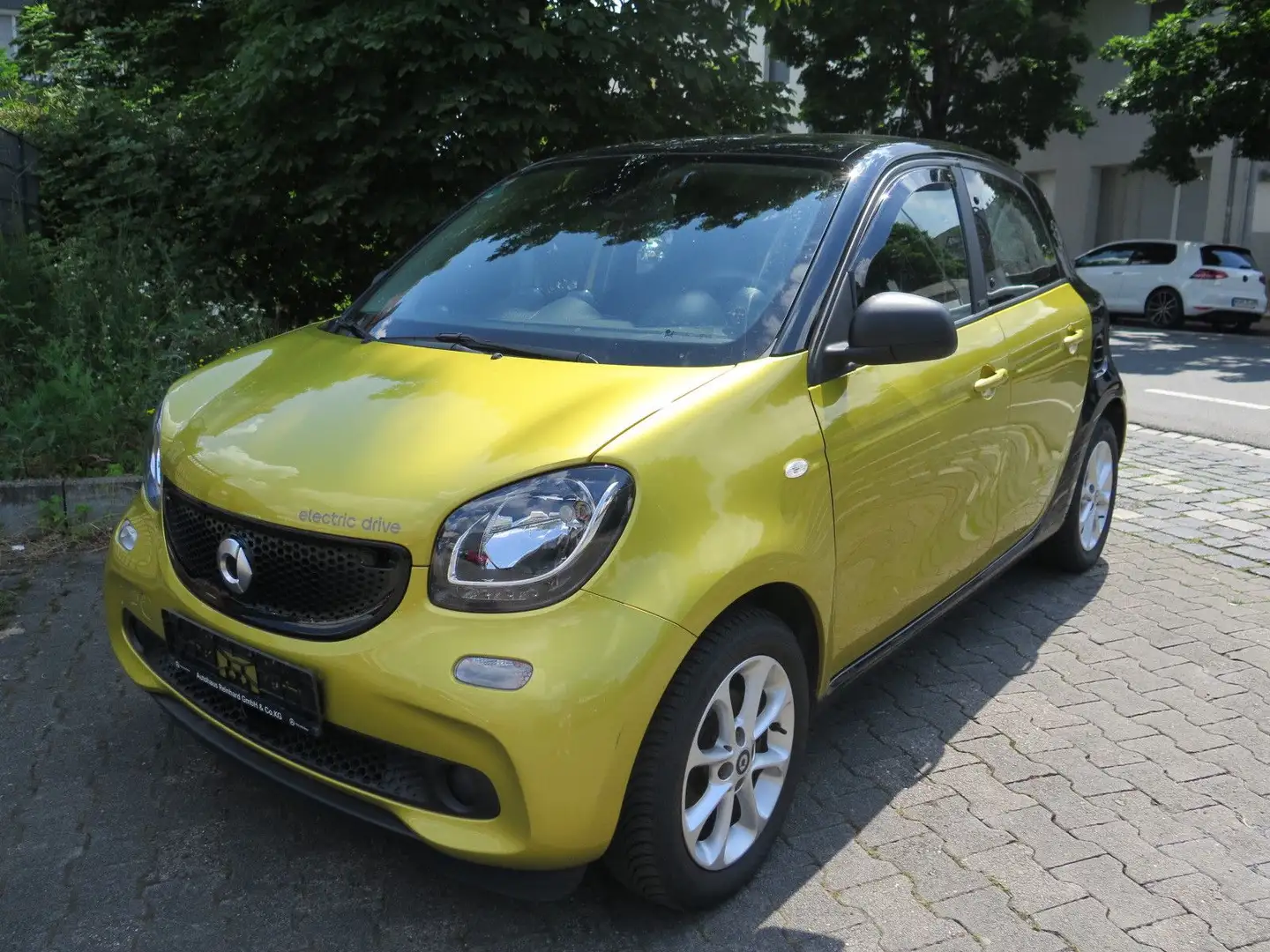 smart forFour 60kW electric drive Batt TOP Ausstattung Schwarz - 1