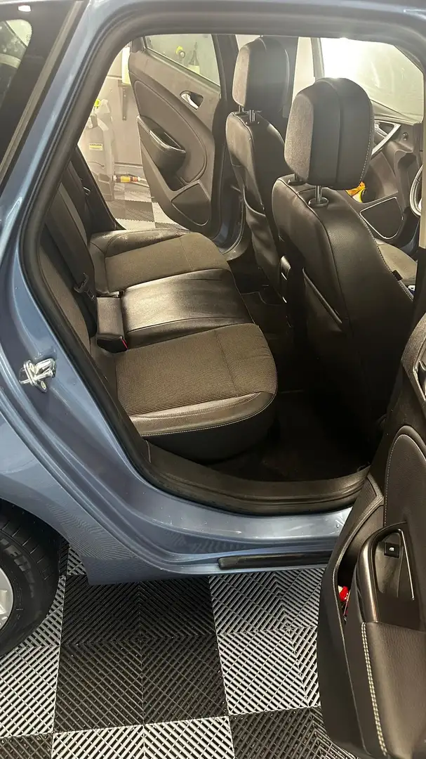 Opel Astra Astra 1.6 Caravan Njoy Zwart - 2