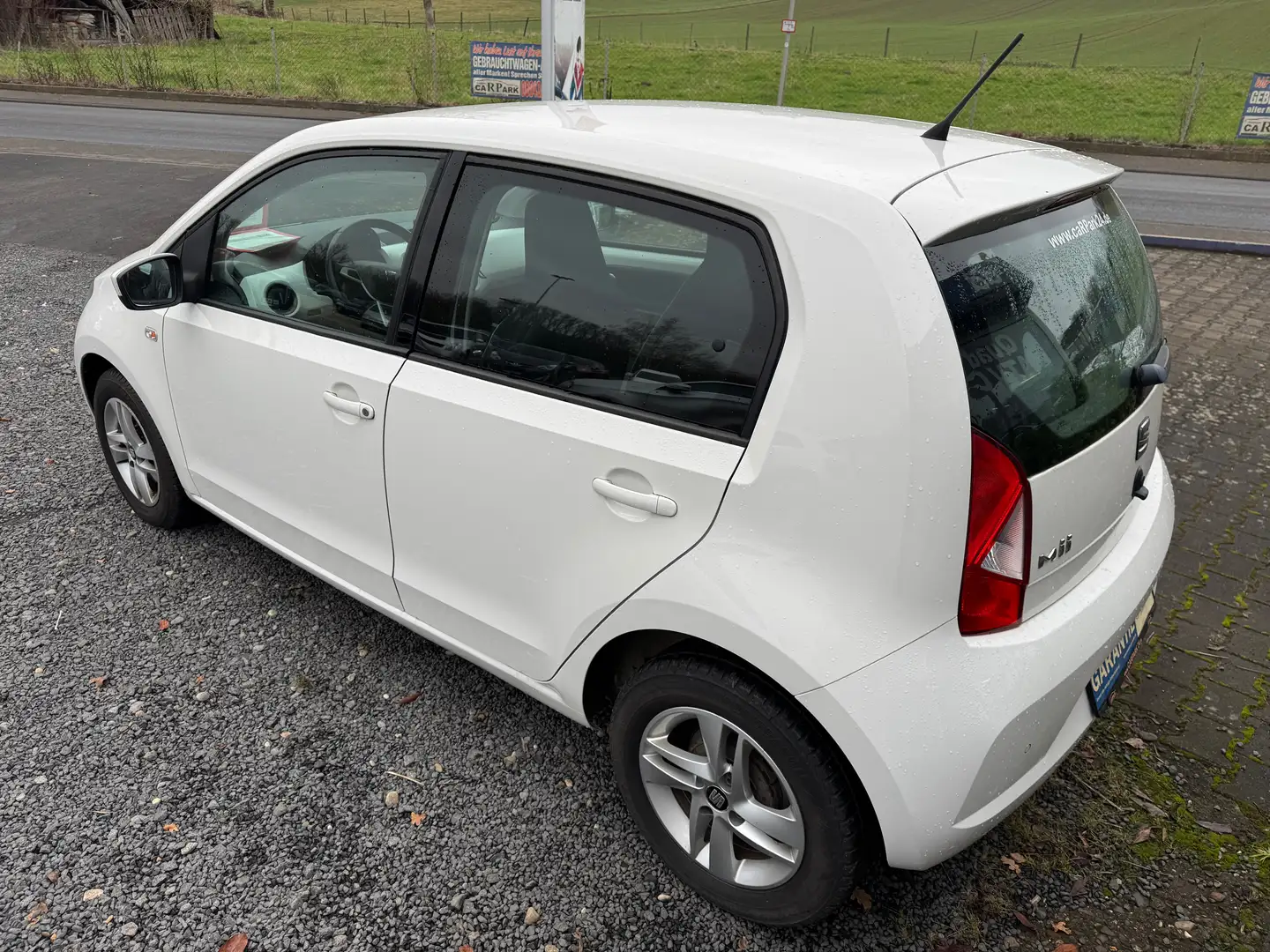 SEAT Mii Chic 1.0 Tempomat  Sitzheizung Navi Einparkhilfe Weiß - 2