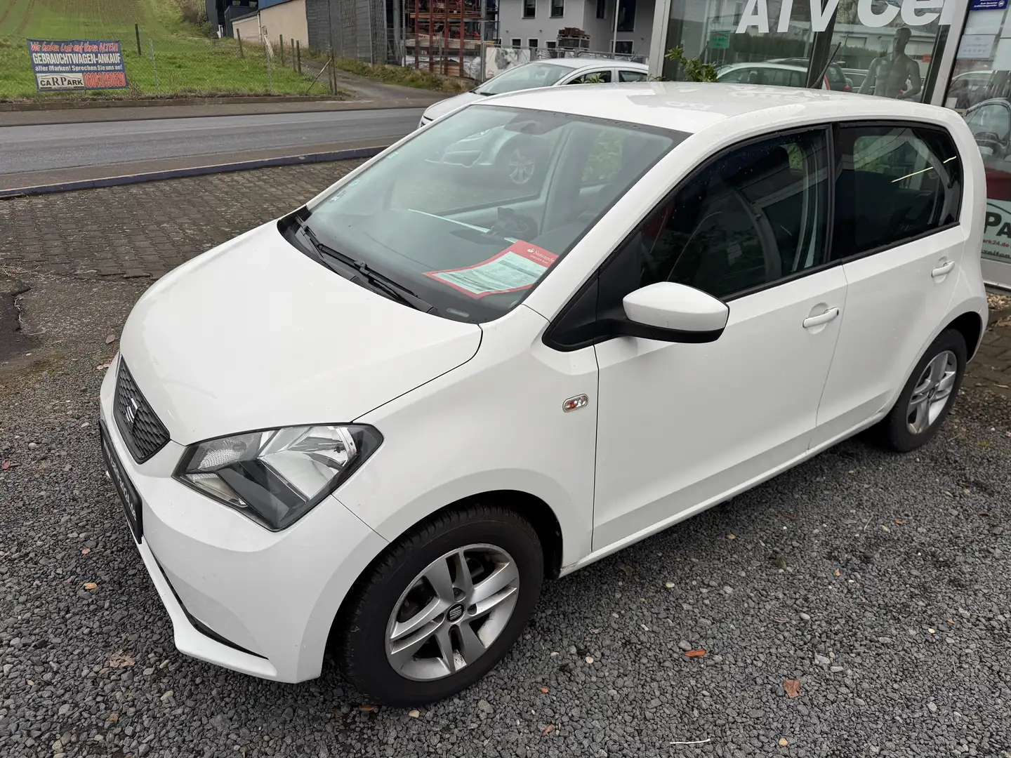 SEAT Mii Chic 1.0 Tempomat  Sitzheizung Navi Einparkhilfe Weiß - 1