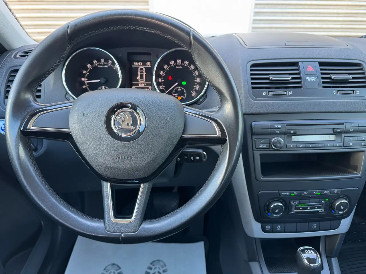 Skoda Yeti 1.6 TDI 105 ch Ambition • 1ère Main - Boîte auto DSG - Attelage • Clim bizone • Sièges chauffants