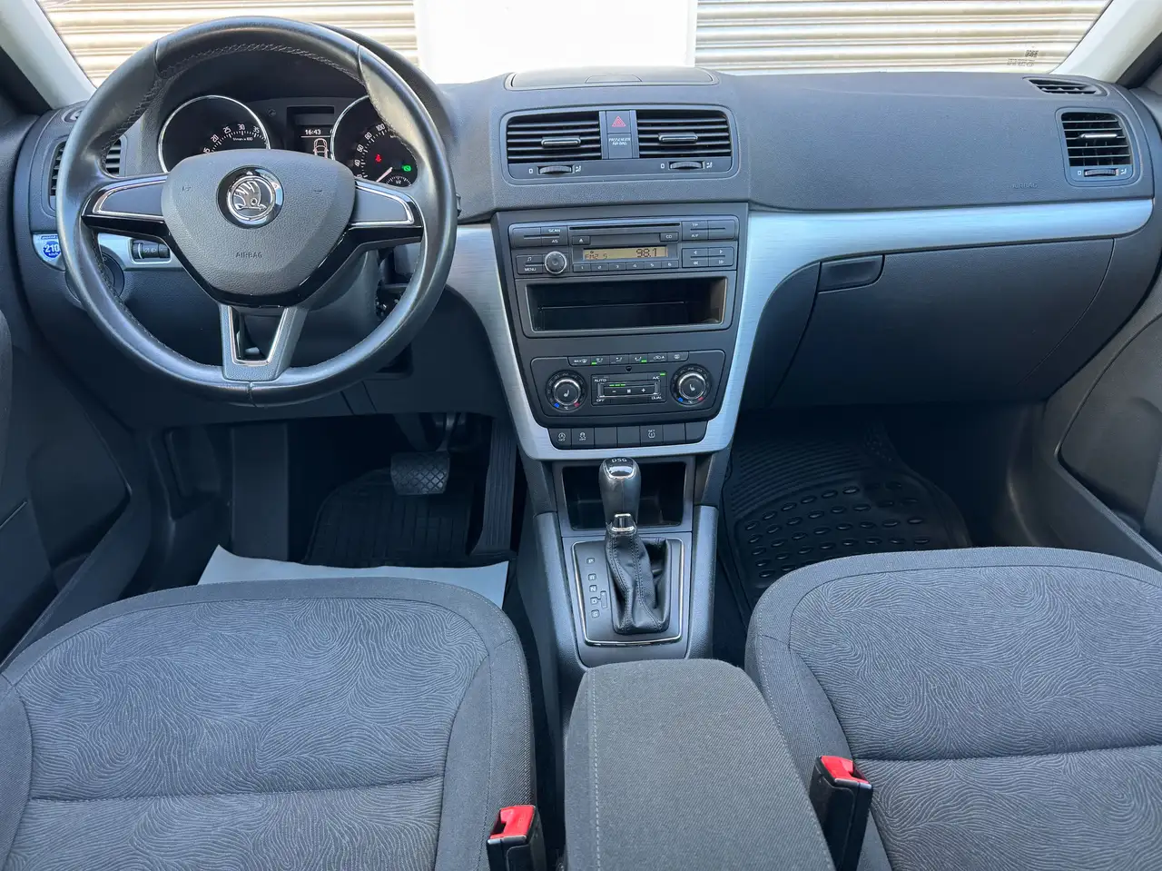 Skoda Yeti 1.6 TDI 105 ch Ambition • 1ère Main - Boîte auto DSG - Attelage • Clim bizone • Sièges chauffants