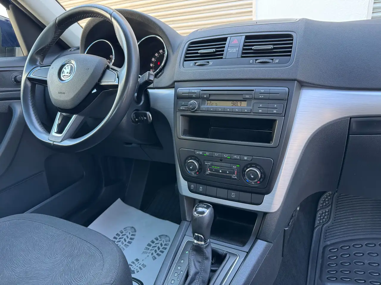 Skoda Yeti 1.6 TDI 105 ch Ambition • 1ère Main - Boîte auto DSG - Attelage • Clim bizone • Sièges chauffants
