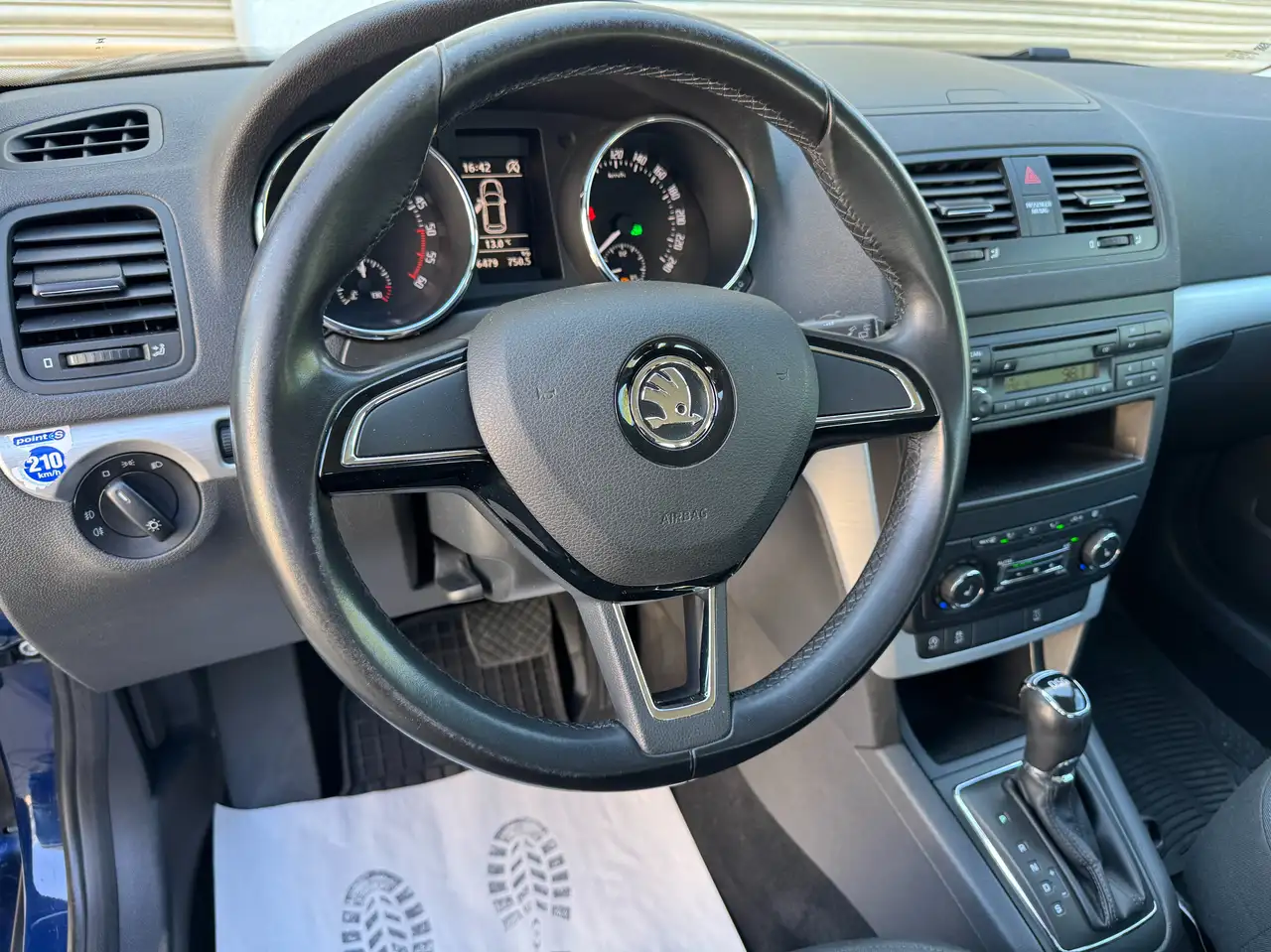 Skoda Yeti 1.6 TDI 105 ch Ambition • 1ère Main - Boîte auto DSG - Attelage • Clim bizone • Sièges chauffants