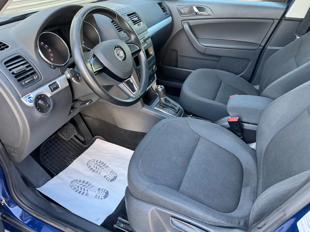 Skoda Yeti 1.6 TDI 105 ch Ambition • 1ère Main - Boîte auto DSG - Attelage • Clim bizone • Sièges chauffants