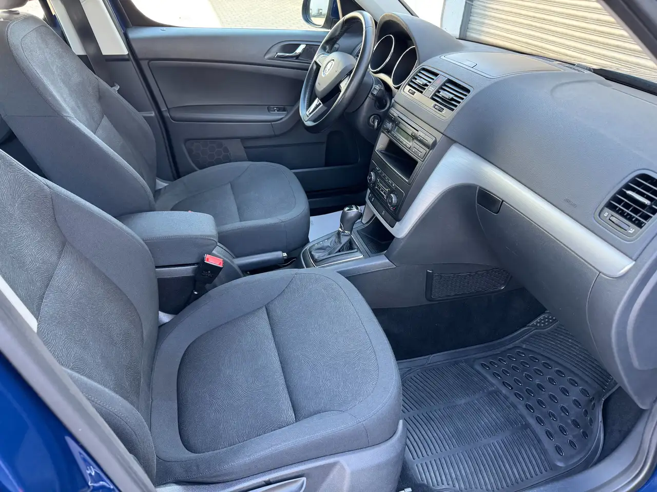 Skoda Yeti 1.6 TDI 105 ch Ambition • 1ère Main - Boîte auto DSG - Attelage • Clim bizone • Sièges chauffants