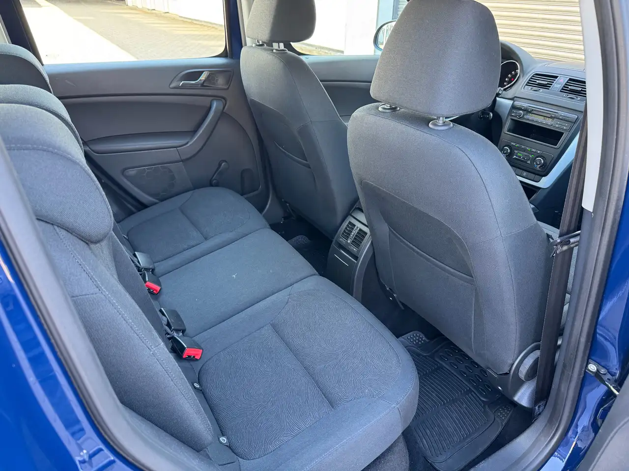 Skoda Yeti 1.6 TDI 105 ch Ambition • 1ère Main - Boîte auto DSG - Attelage • Clim bizone • Sièges chauffants