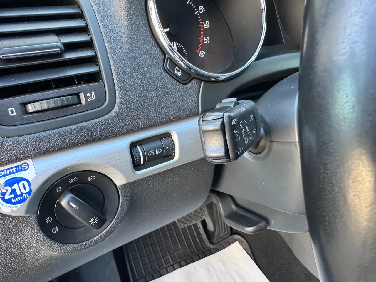 Skoda Yeti 1.6 TDI 105 ch Ambition • 1ère Main - Boîte auto DSG - Attelage • Clim bizone • Sièges chauffants