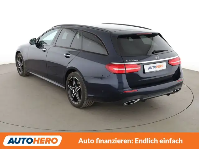 Mercedes-Benz E-Class view 4