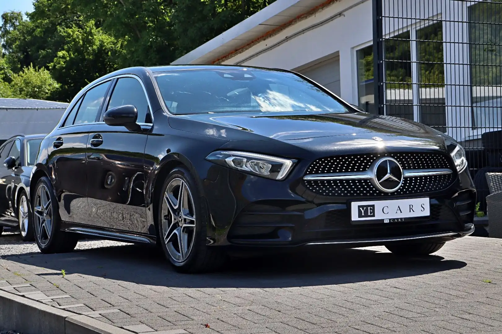 Mercedes-Benz A 180 AMG Line *AMBIENTE*MBUX*BURMESTER*ACC* Noir - 2