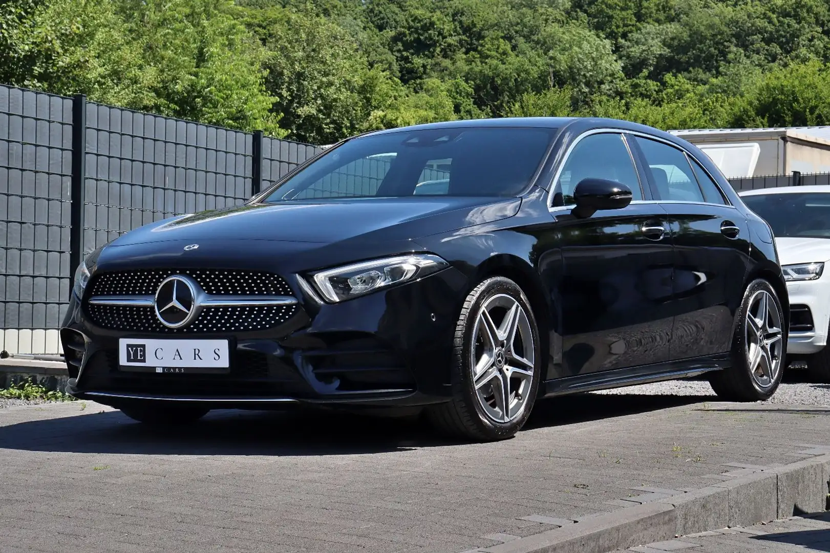 Mercedes-Benz A 180 AMG Line *AMBIENTE*MBUX*BURMESTER*ACC* Noir - 1