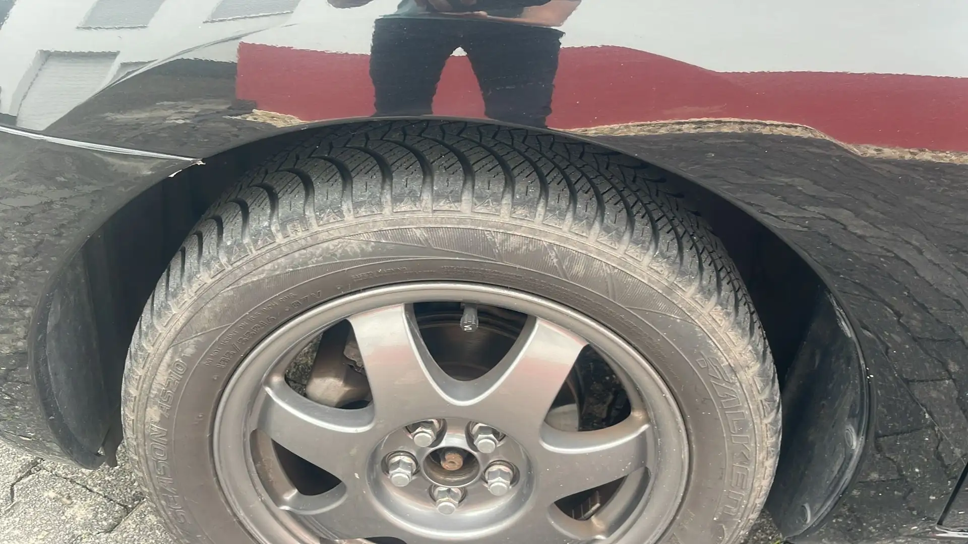 Toyota Prius Hyprid Black - 2