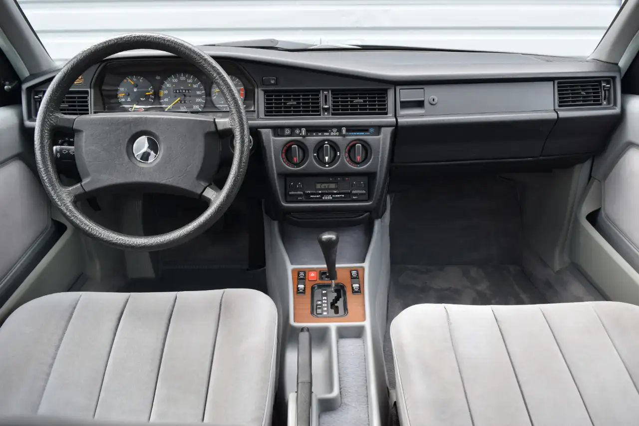 Mercedes-Benz 190 E Automatik * Velours/Klima/TOP-Zustand/Becker, foto 11
