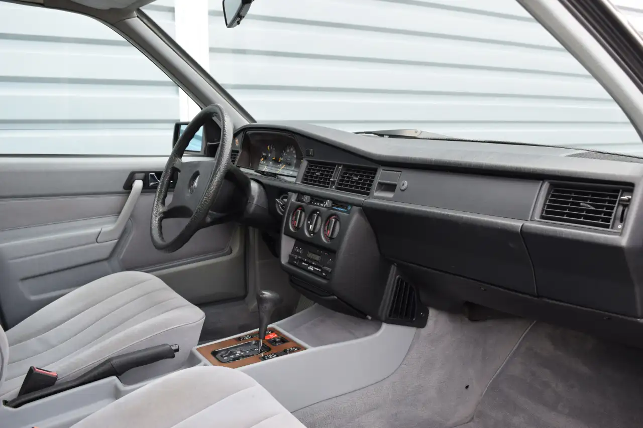 Mercedes-Benz 190 E Automatik * Velours/Klima/TOP-Zustand/Becker, foto 12