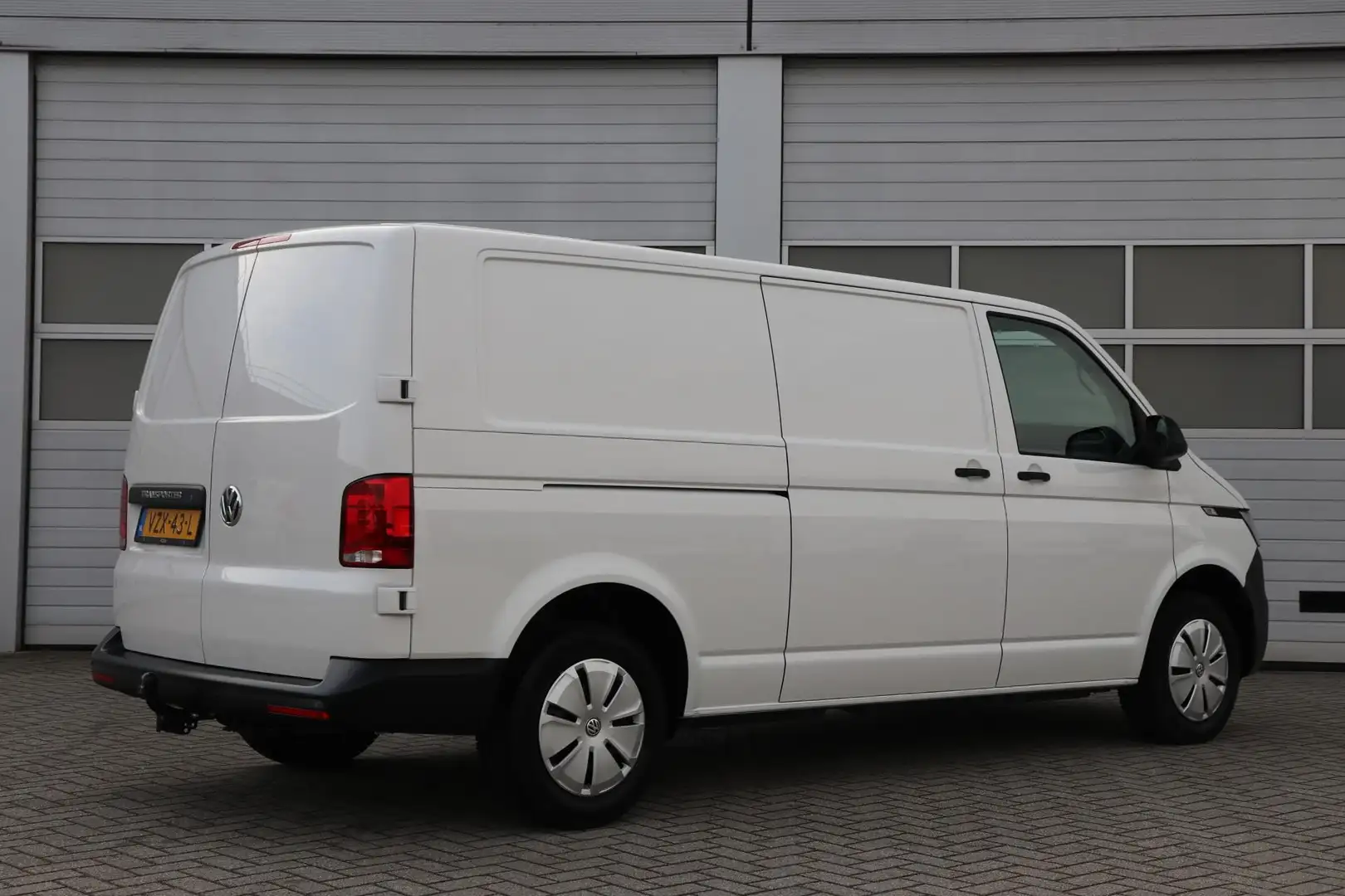 Volkswagen T6.1 Transporter 2.0 TDI 110pk L2H1 28 | Navigatie | App Connect | Blanc - 2
