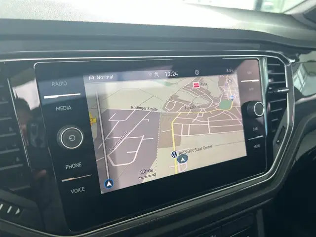 Volkswagen T-Roc view 18