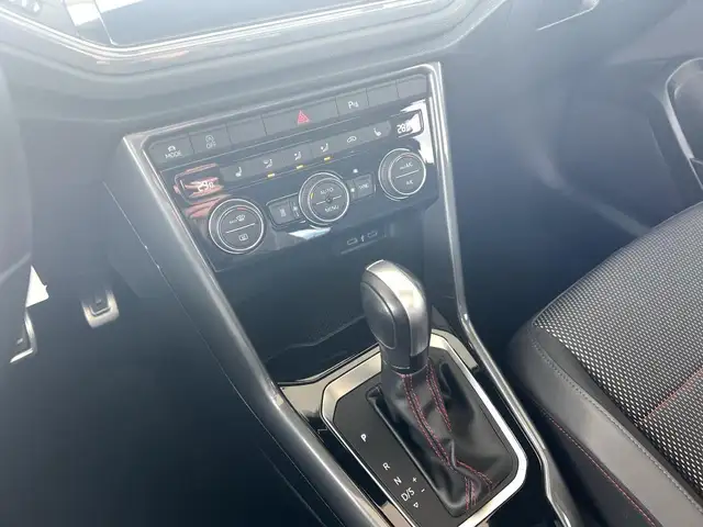 Volkswagen T-Roc view 17