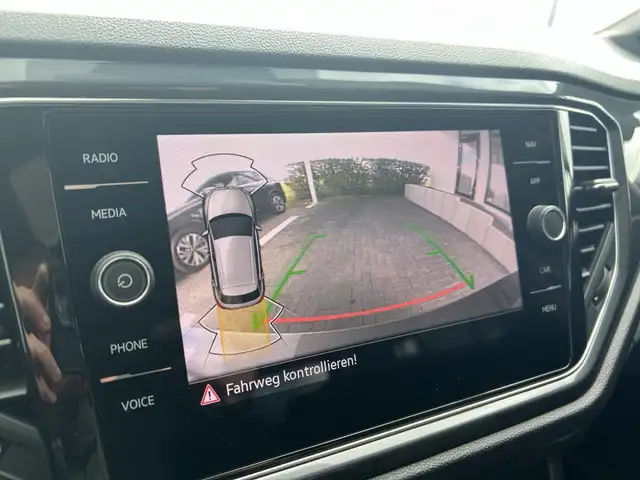 Volkswagen T-Roc view 19