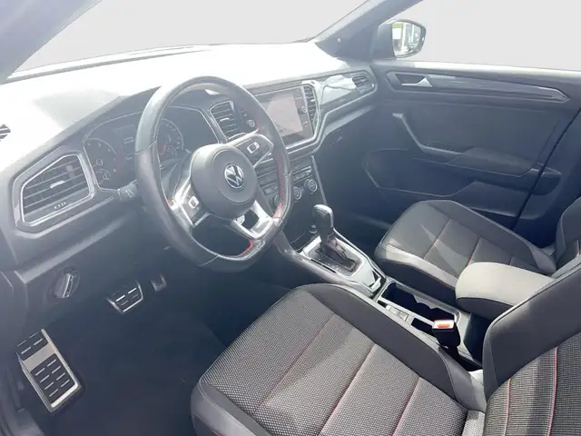 Volkswagen T-Roc view 9