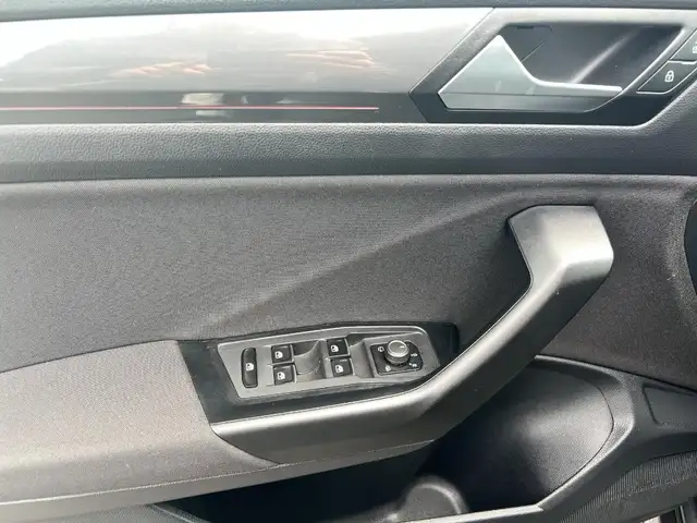 Volkswagen T-Roc view 15